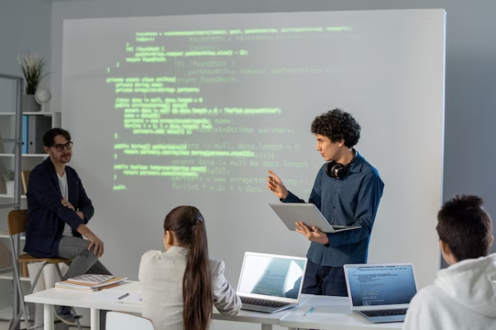 Drive Software Training in 2023 By Investing in Powerful Tech Stacks?